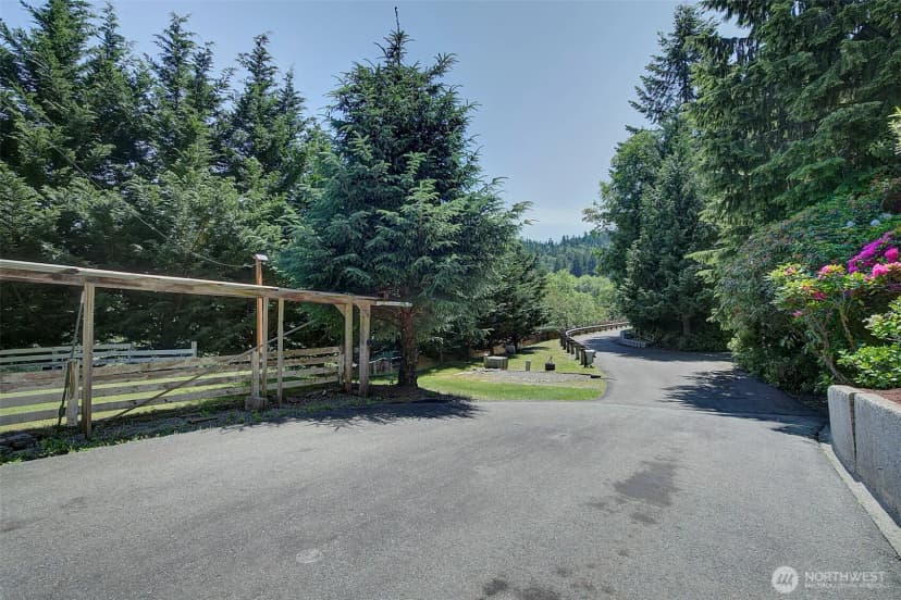Property photo for 7603 Renton-issaquah Road Se, Issaquah photo 28