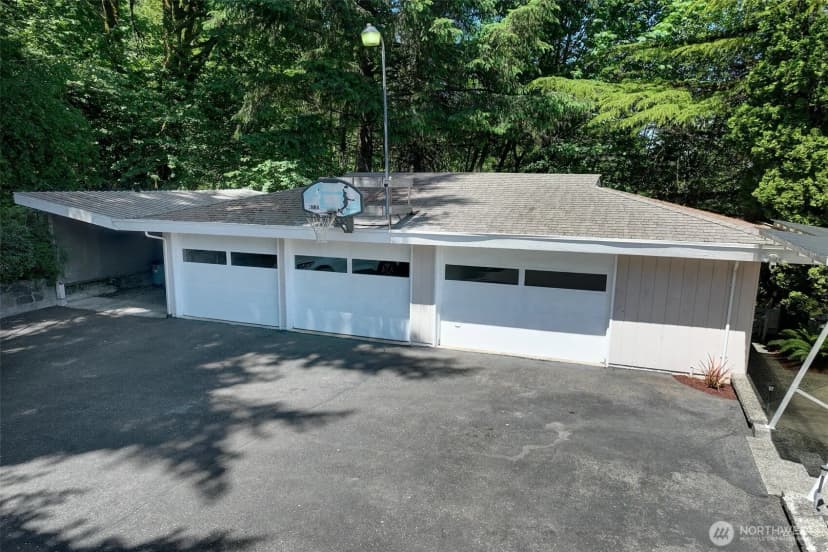 Property photo for 7603 Renton-issaquah Road Se, Issaquah photo 5
