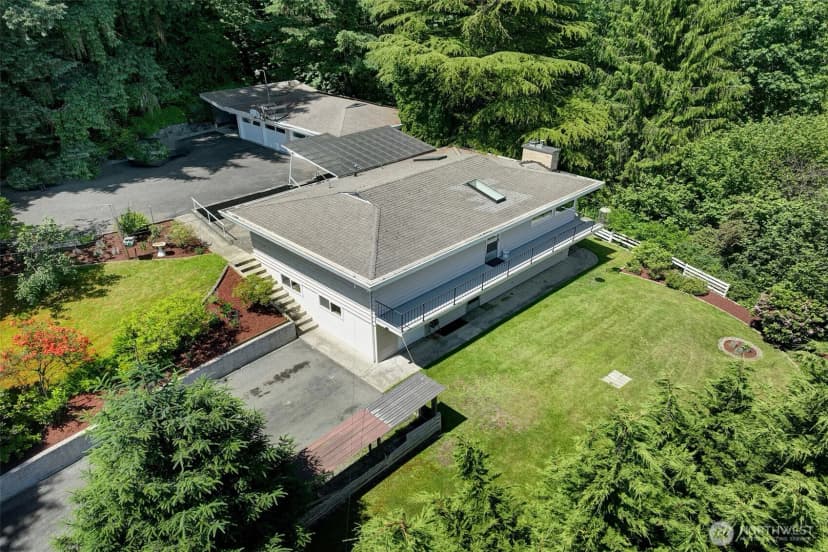 Property photo for 7603 Renton-issaquah Road Se, Issaquah photo 8