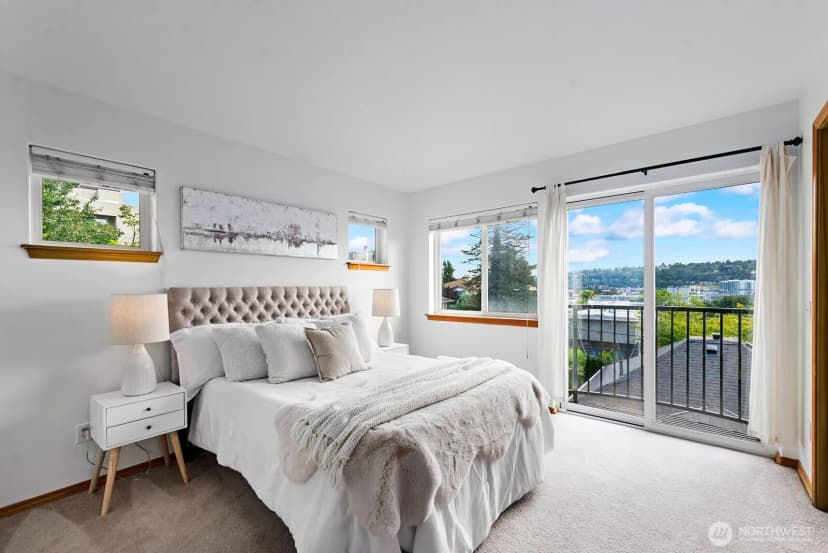 Property photo for 1231 6th Avenue N, Seattle photo 13