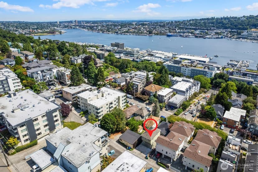 Property photo for 1231 6th Avenue N, Seattle photo 18