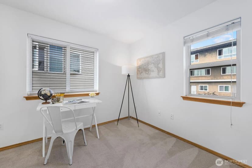 Property photo for 1231 6th Avenue N, Seattle photo 11
