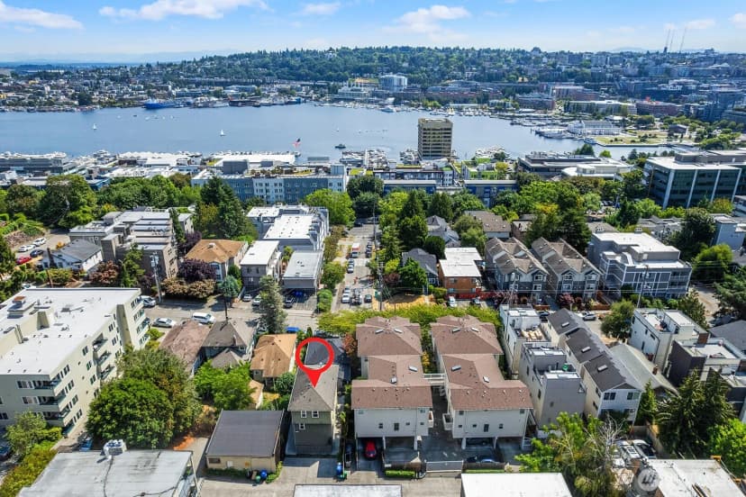 Property photo for 1231 6th Avenue N, Seattle photo 17
