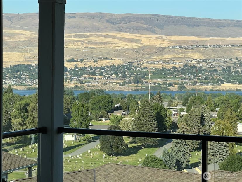 Property photo for 1776 Broadway Place, Wenatchee photo 38