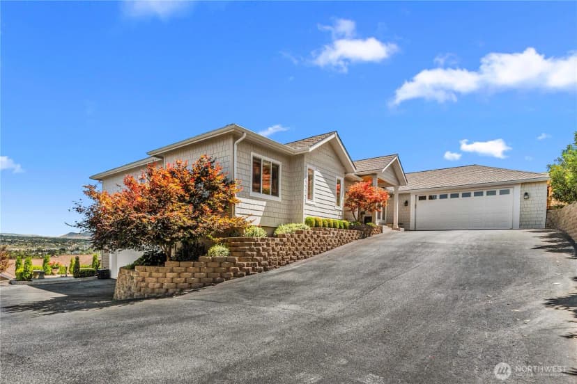 Property photo for 1776 Broadway Place, Wenatchee photo 34