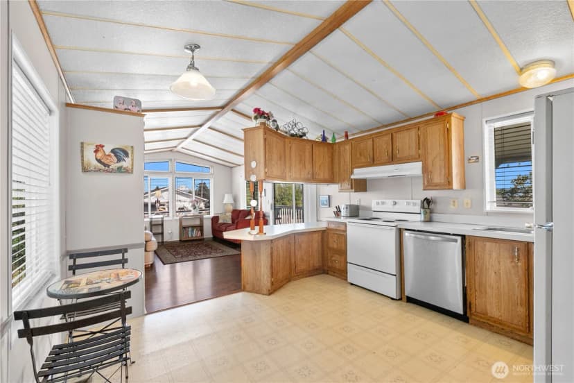 Property photo for 5594 Hillvue Road, Blaine photo 5