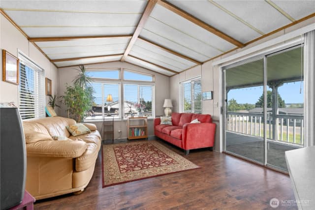 Property photo for 5594 Hillvue Road, Blaine photo 2