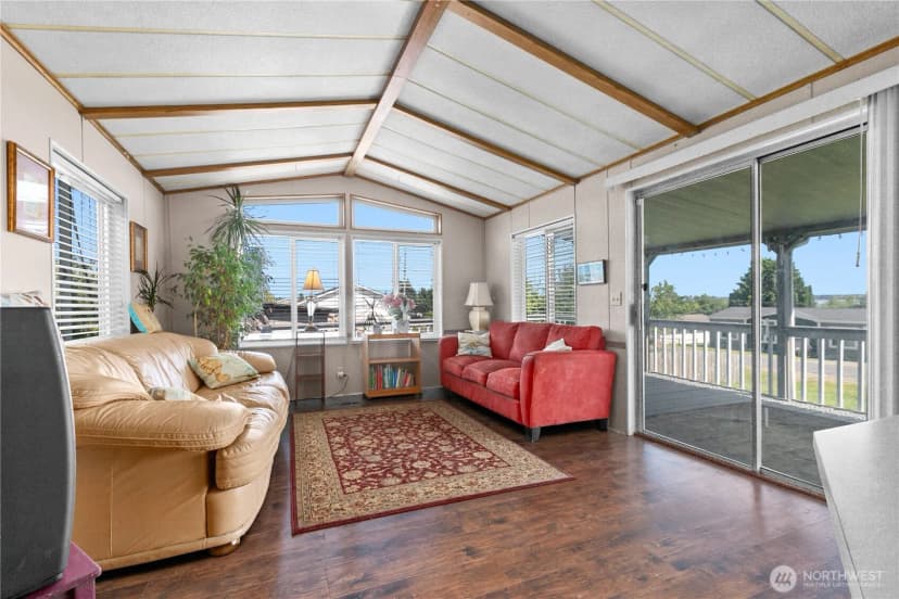 Property photo for 5594 Hillvue Road, Blaine photo 2