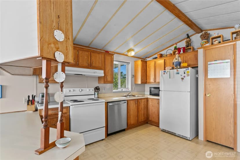 Property photo for 5594 Hillvue Road, Blaine photo 8