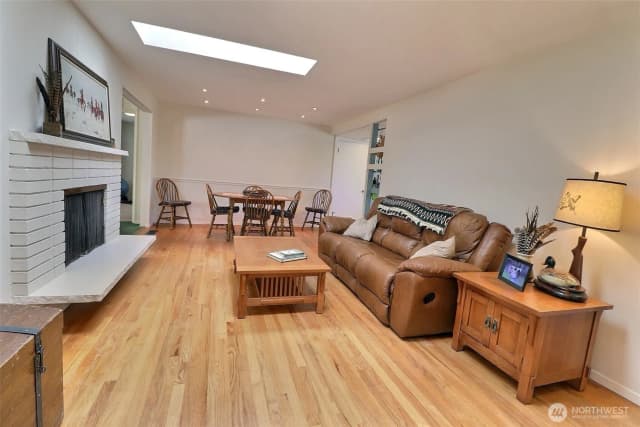 Property photo for 10012 126th Avenue Se, Renton photo 2