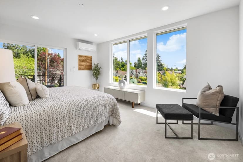 Property photo for 8833 Wallingford Avenue N, Seattle photo 4
