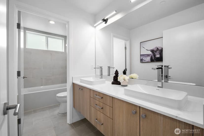 Property photo for 8833 Wallingford Avenue N, Seattle photo 25