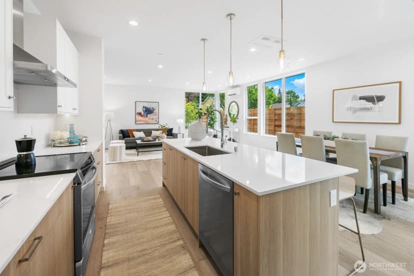 Property photo for 8833 Wallingford Avenue N, Seattle photo 14