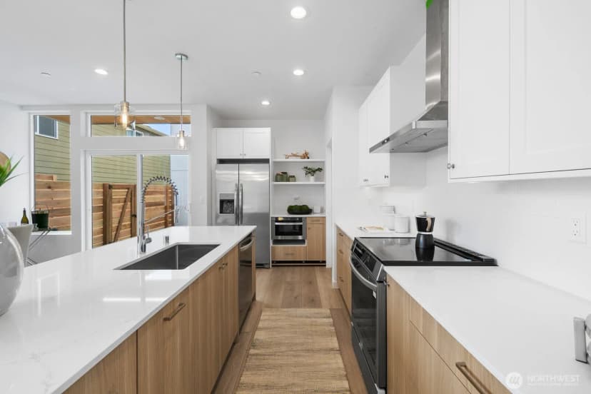 Property photo for 8833 Wallingford Avenue N, Seattle photo 13