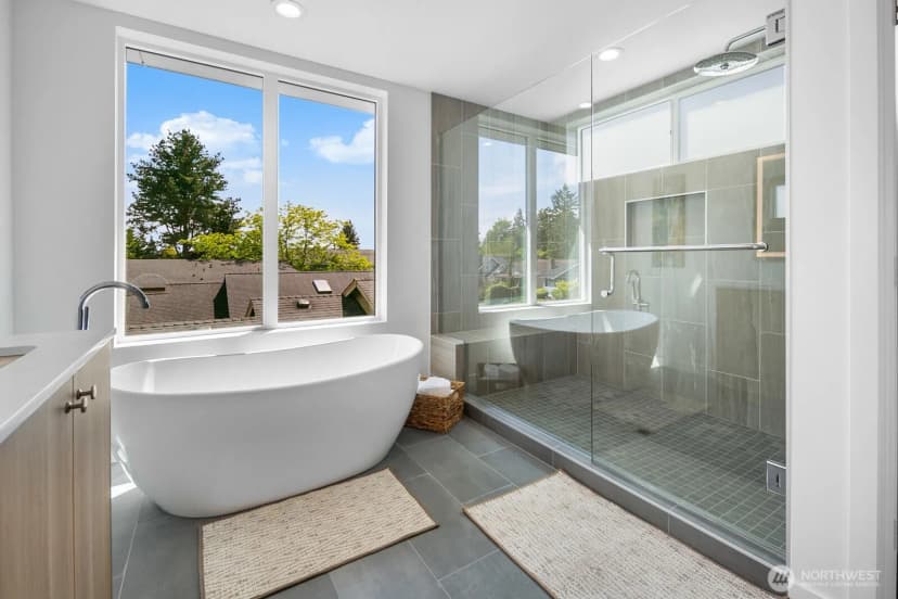 Property photo for 8833 Wallingford Avenue N, Seattle photo 18