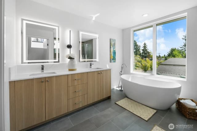 Property photo for 8833 Wallingford Avenue N, Seattle photo 5