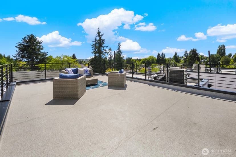Property photo for 8833 Wallingford Avenue N, Seattle photo 32