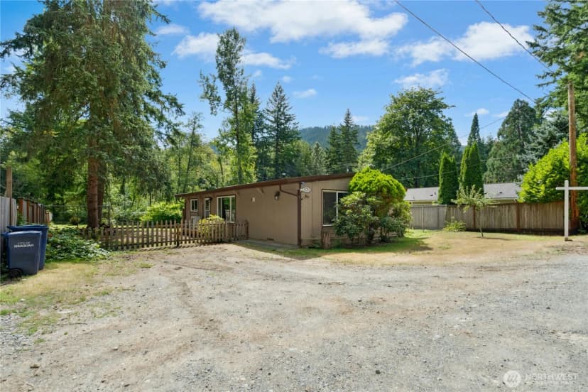 Property photo for 920 2nd Avenue Se, Issaquah photo 3