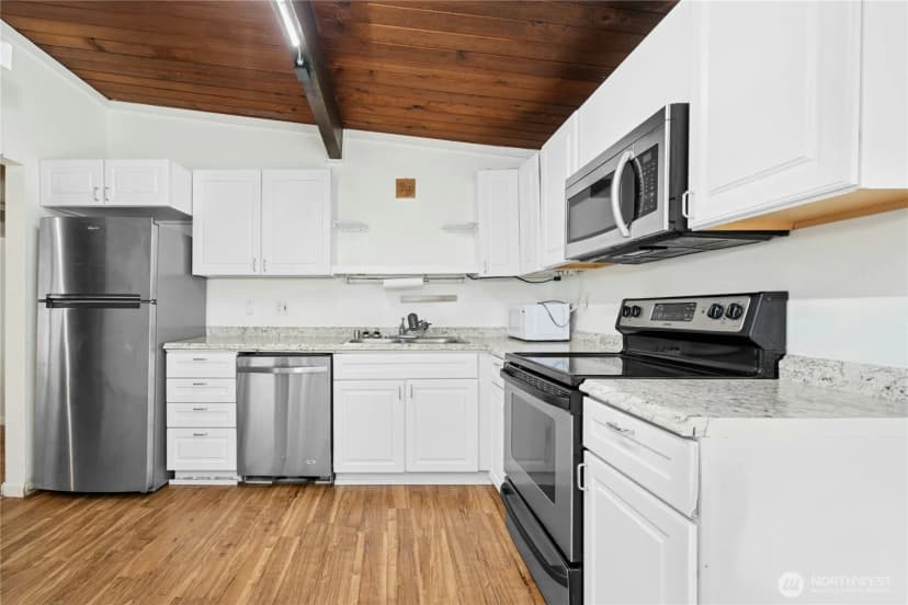 Property photo for 920 2nd Avenue Se, Issaquah photo 6