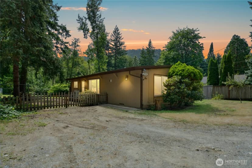 Property photo for 920 2nd Avenue Se, Issaquah photo 20