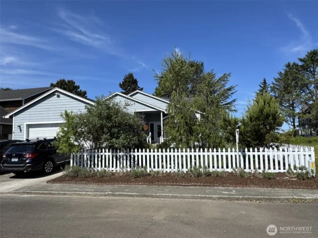 Property photo for 2615 Sea Crest Avenue, Long Beach photo 2