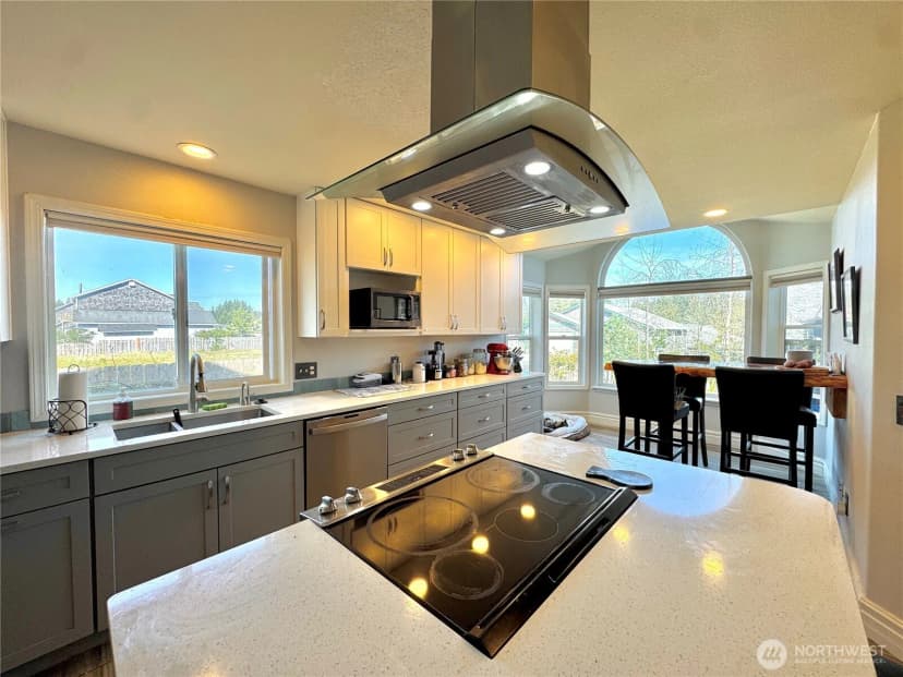 Property photo for 2615 Sea Crest Avenue, Long Beach photo 9