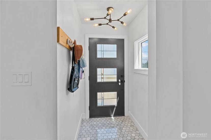 Property photo for 3717 35th Avenue Sw, Seattle photo 4