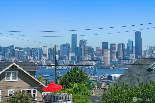 Property photo for 3717 35th Avenue Sw, Seattle photo 2