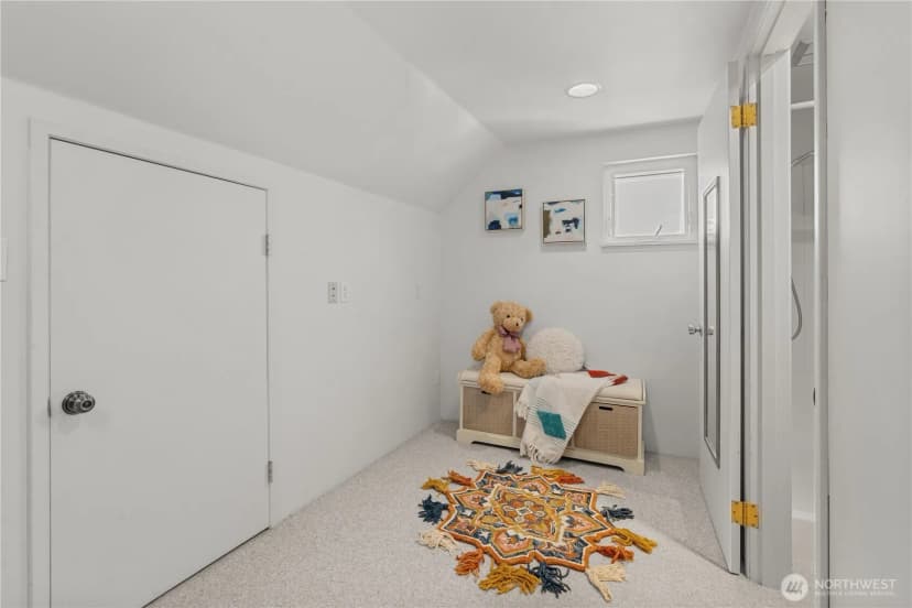 Property photo for 3717 35th Avenue Sw, Seattle photo 18