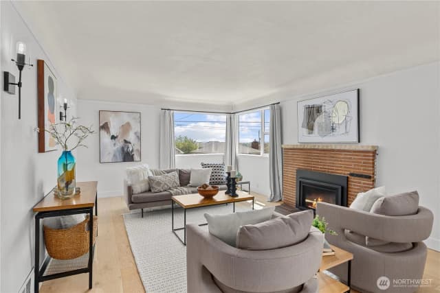 Property photo for 3717 35th Avenue Sw, Seattle photo 5