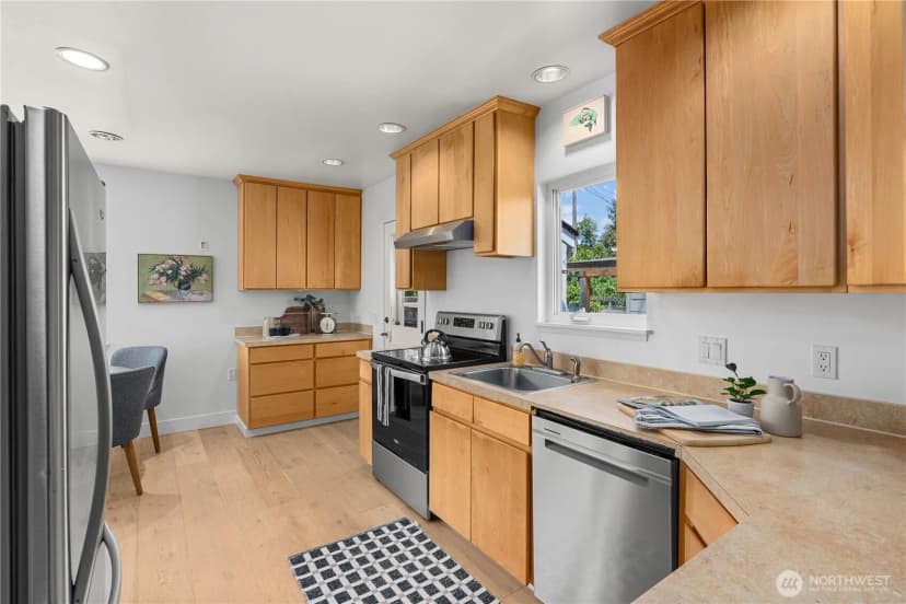 Property photo for 3717 35th Avenue Sw, Seattle photo 15