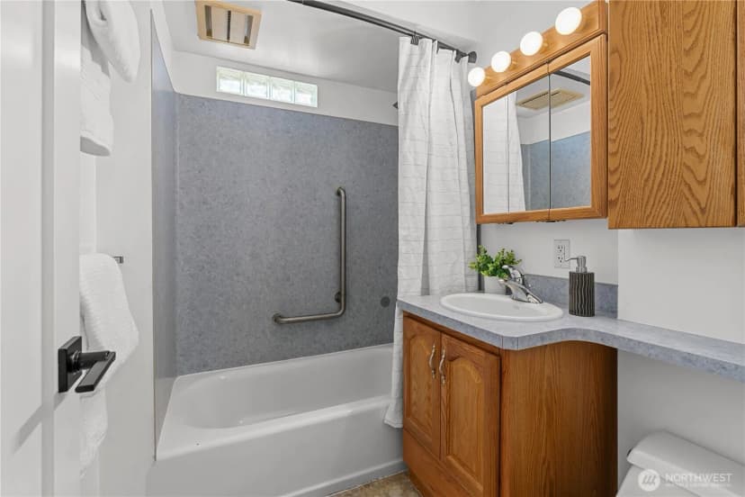 Property photo for 3717 35th Avenue Sw, Seattle photo 17