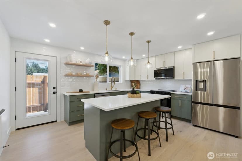 Property photo for 14322 Burke Avenue N, Seattle photo 14