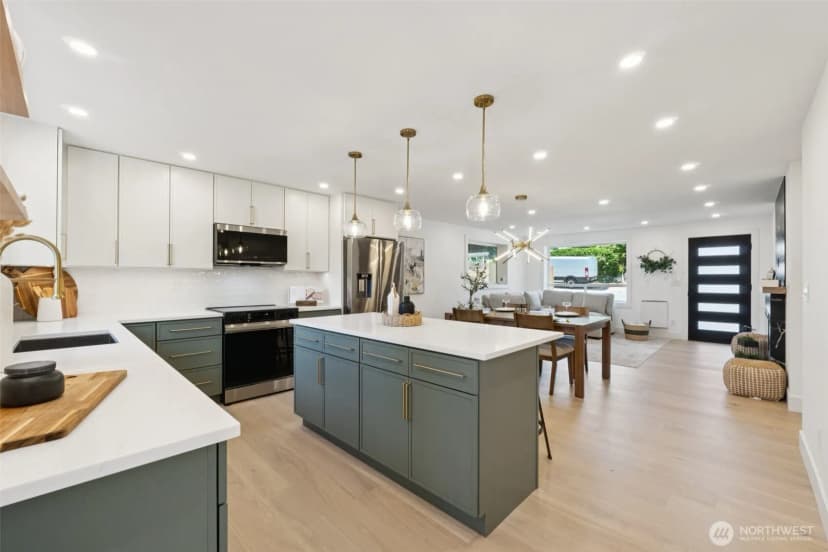 Property photo for 14322 Burke Avenue N, Seattle photo 12
