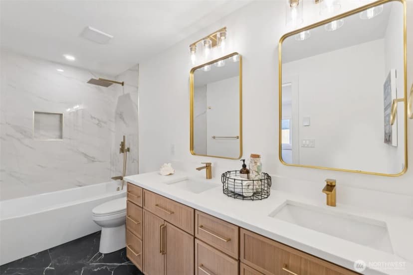 Property photo for 14322 Burke Avenue N, Seattle photo 22