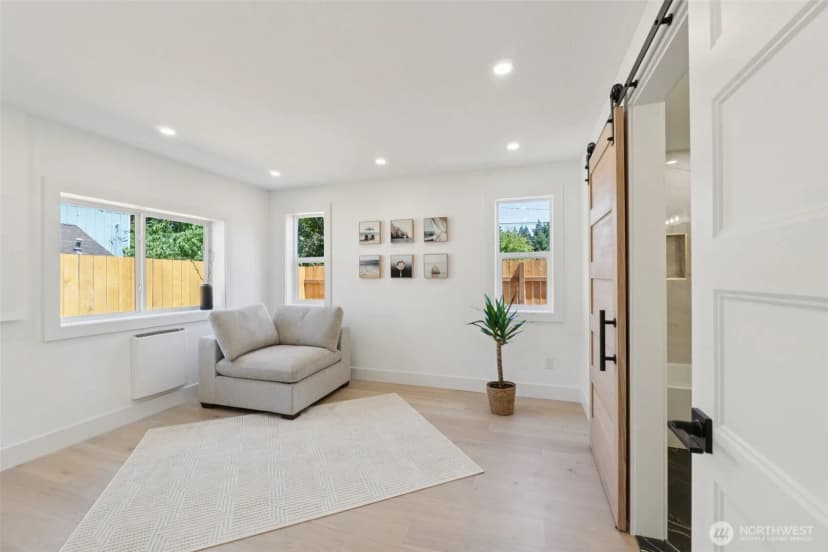 Property photo for 14322 Burke Avenue N, Seattle photo 17