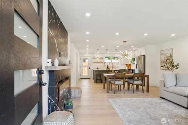 Property photo for 14322 Burke Avenue N, Seattle photo 4