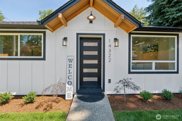 Property photo for 14322 Burke Avenue N, Seattle photo 3