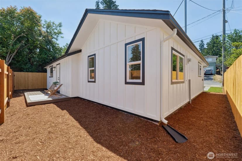 Property photo for 14322 Burke Avenue N, Seattle photo 31