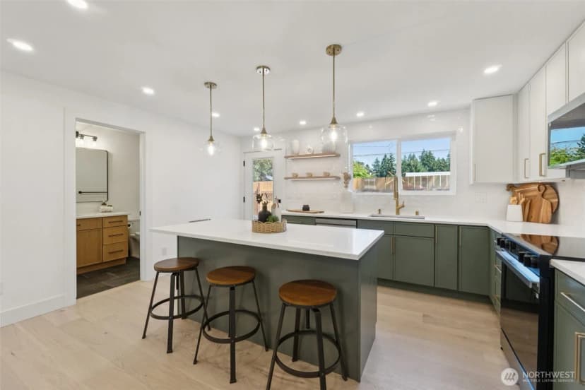 Property photo for 14322 Burke Avenue N, Seattle photo 16