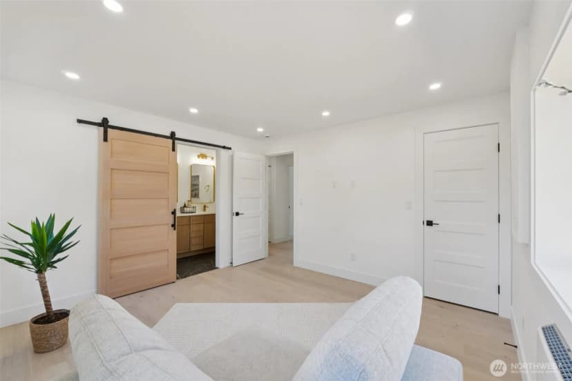 Property photo for 14322 Burke Avenue N, Seattle photo 19