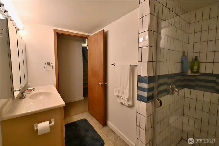 Property photo for 9417 S 38th Street, Seattle photo 13