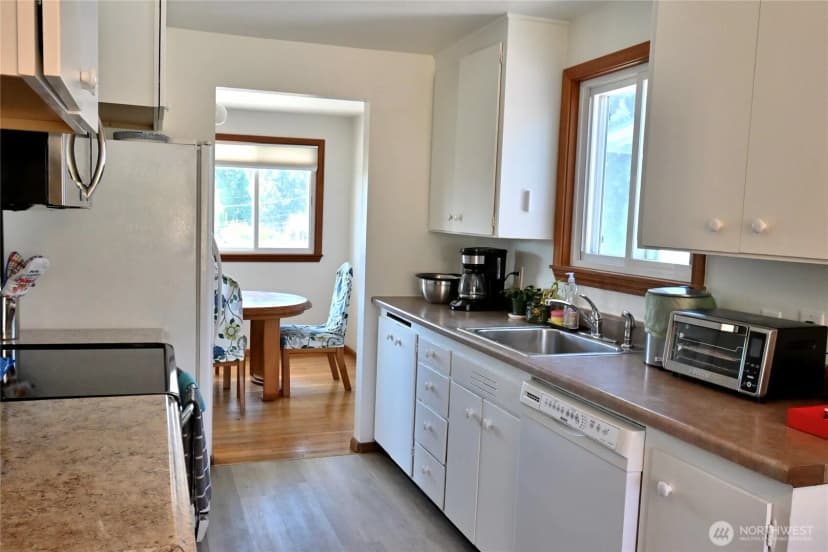 Property photo for 9417 S 38th Street, Seattle photo 4