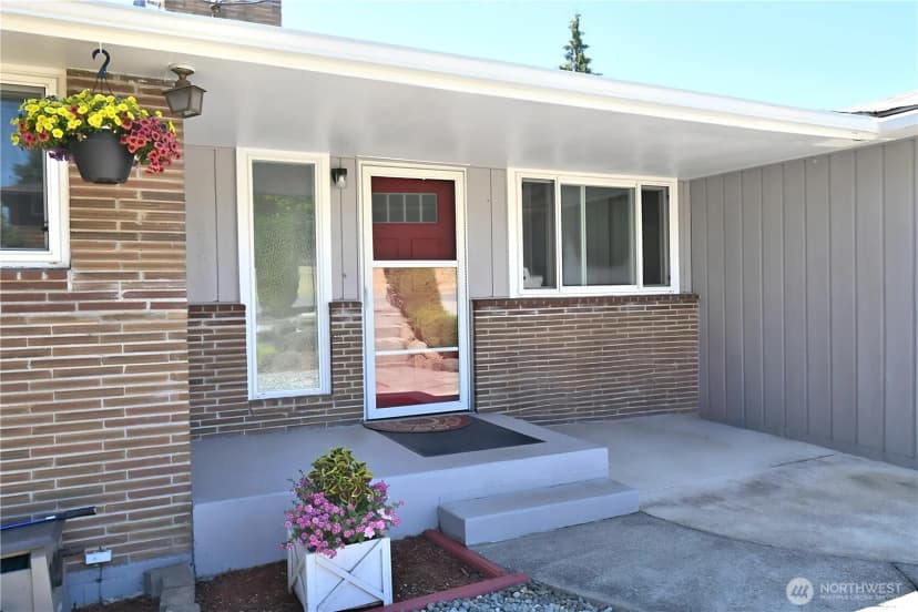 Property photo for 9417 S 38th Street, Seattle photo 2