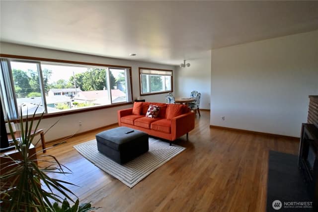 Property photo for 9417 S 38th Street, Seattle photo 5
