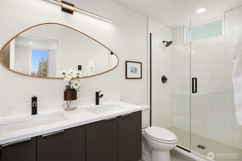 Property photo for 1611 N 50th Street, Seattle photo 17