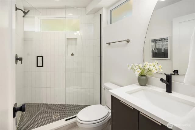 Property photo for 1611 N 50th Street, Seattle photo 3