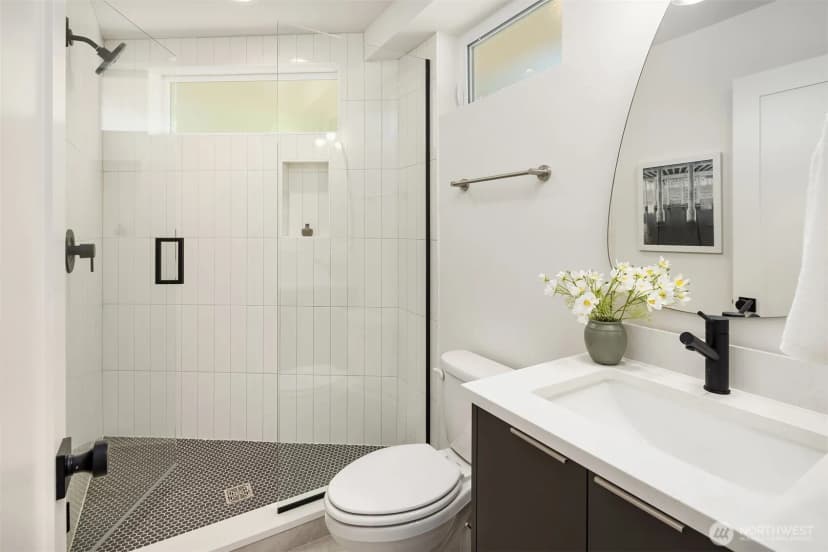 Property photo for 1611 N 50th Street, Seattle photo 3