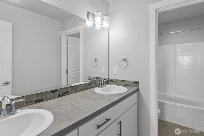 Property photo for 1033 105th Avenue Ct E, Edgewood photo 16