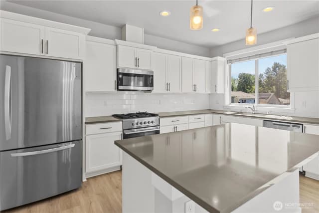 Property photo for 1033 105th Avenue Ct E, Edgewood photo 4
